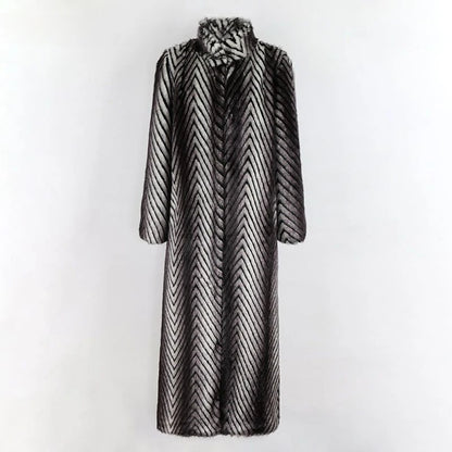 Lang damefrakke i imitation mink | Ståkrave | Elegant gradueret design