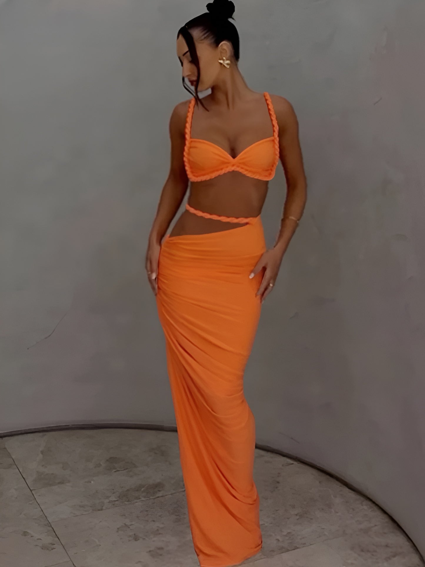 Vævet todelt sæt med crop top og maxinederdel | Elegant ferielook