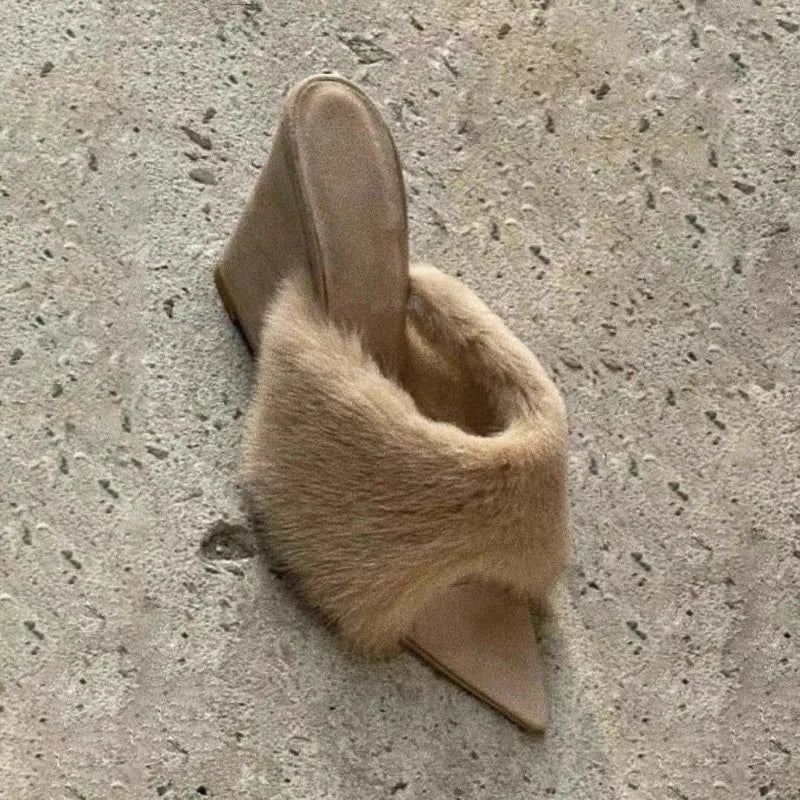 Kvinders kilesandaler med pelsdetalje | Spids tå | Luksuriøs komfort