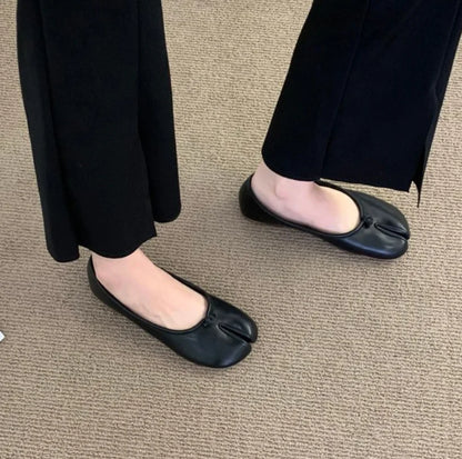 Flade loafers til kvinder | Split-tå | Elegant slip-on sko med sløjfedetalje