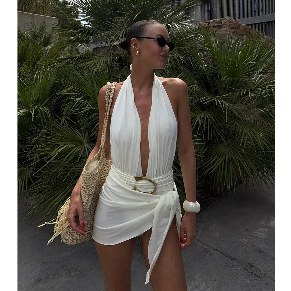 Minimalistisk bikini­sæt med sarongnederdel | Elegant tredelt strandlook