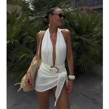 Minimalistisk bikini­sæt med sarongnederdel | Elegant tredelt strandlook