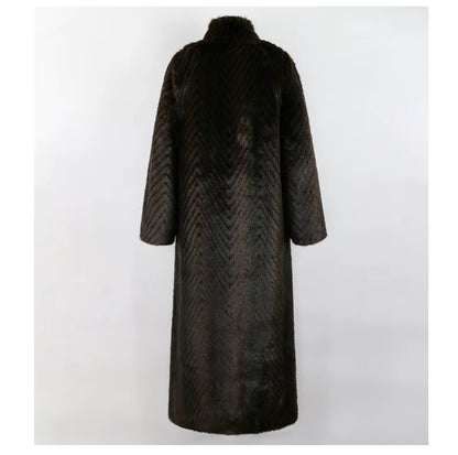 Lang damefrakke i kaninpels | Ståkrave | Elegant gradueret design