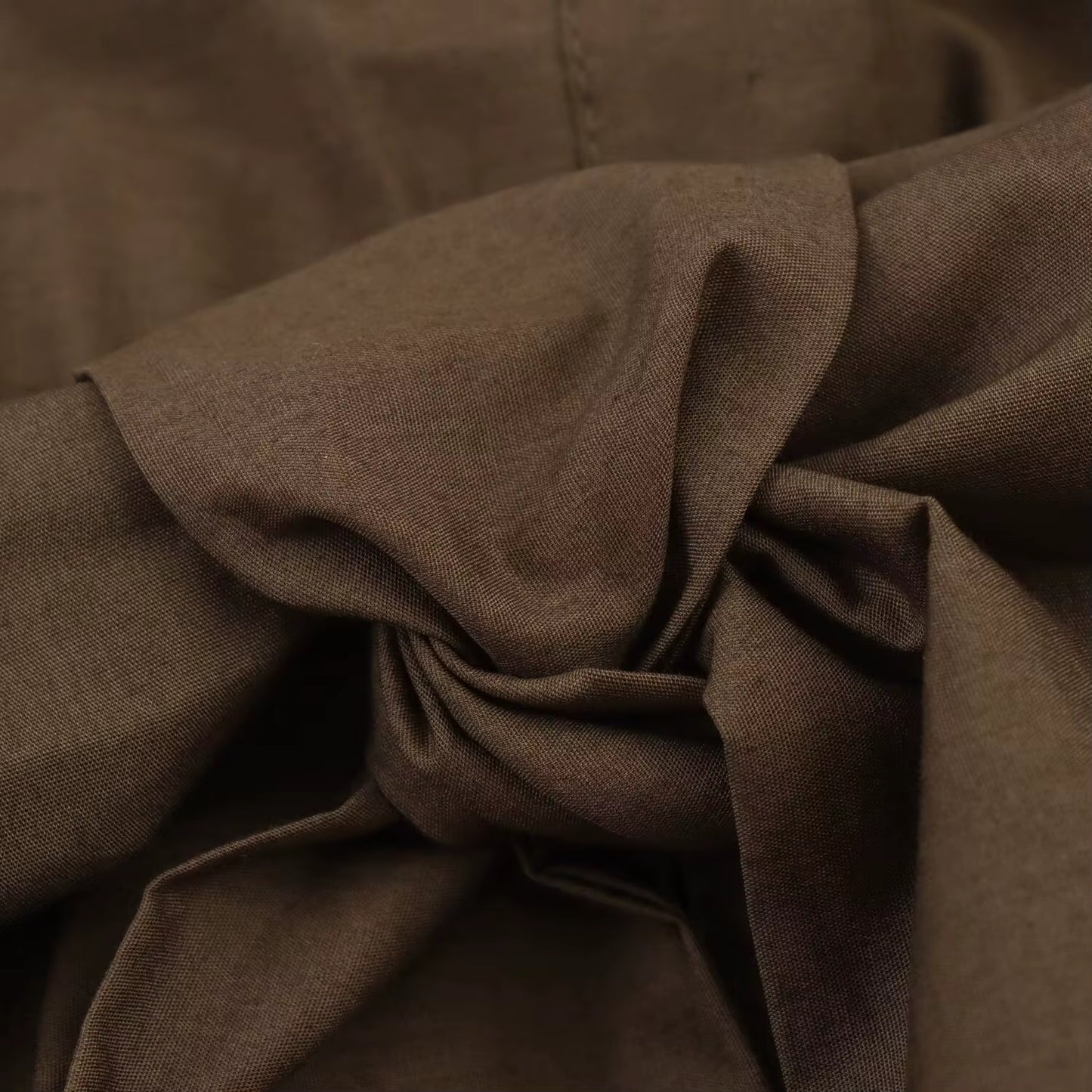 Elegant skjortekjole i midi-længde til kvinder med bindebælte og lange ærmer