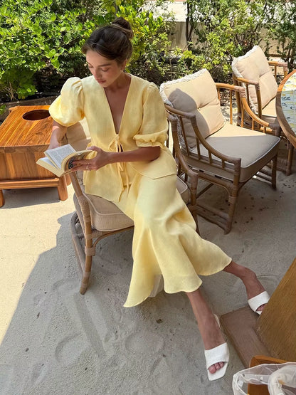 Elegant todelt sæt i bomuld med V-udskæring og lang nederdel