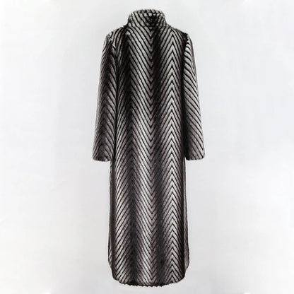 Lang damefrakke i imitation mink | Ståkrave | Elegant gradueret design