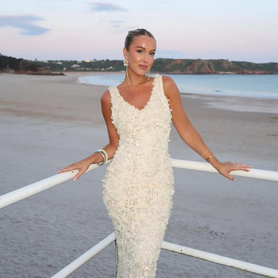 Elegant Maxi Kjole | 3D Blomster & See-Through Silhuet