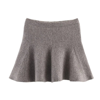 Strikket todelt sæt til kvinder | Kort jakke | Svajet nederdel i minimalistisk design