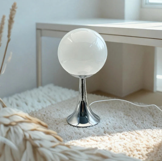Minimalistisk Bordlampe med Rund Glaskugle | Elegant Fod til Stuen eller Natbord