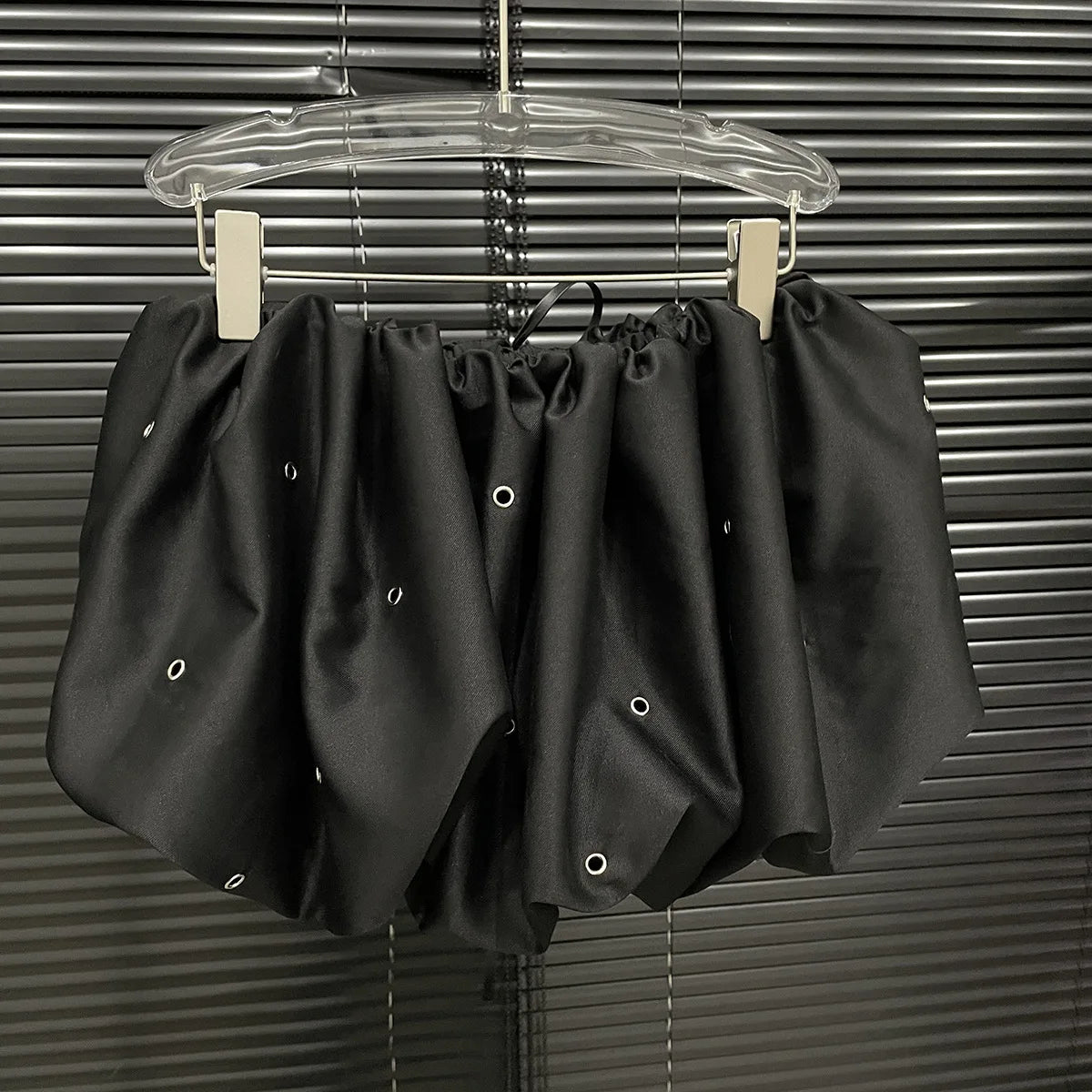 Elegant Fluffy Mininederdel Med Snøre-Detaljer