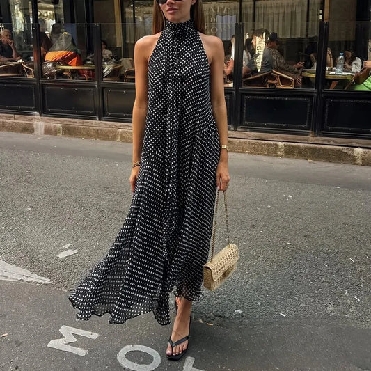 Elegant halterneck kjole i chiffon | Let og rygløst design