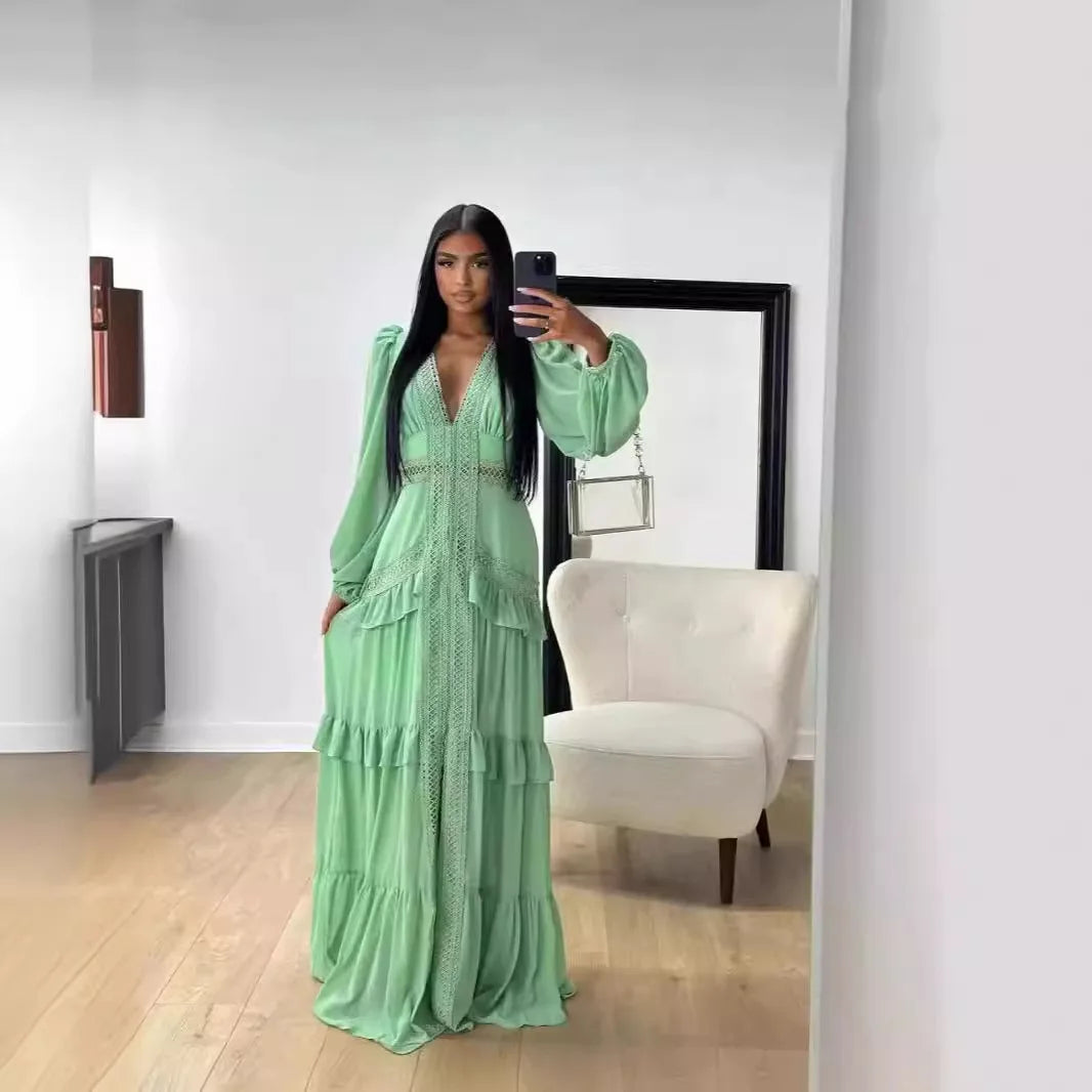Elegant Maxi Kjole med Flæser og V-Hals | Sofistikeret A-Silhuet