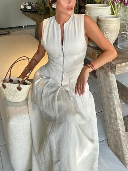 Elegant ærmeløs midi-kjole med lynlås og plisseret skørt