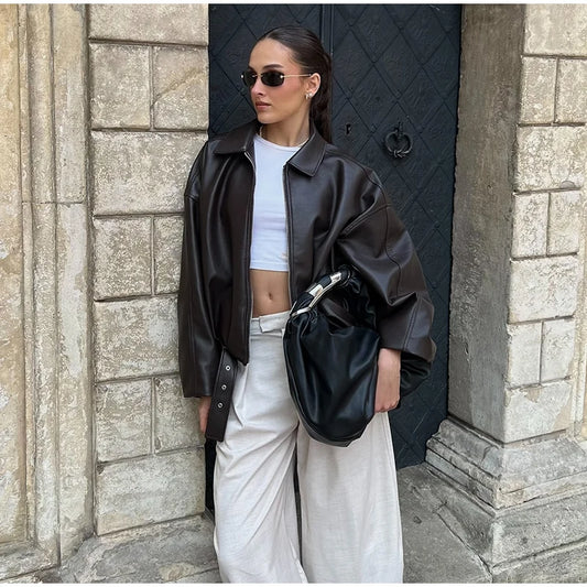 Vintage bomberjakke i imiteret læder | Lynlås og bælte