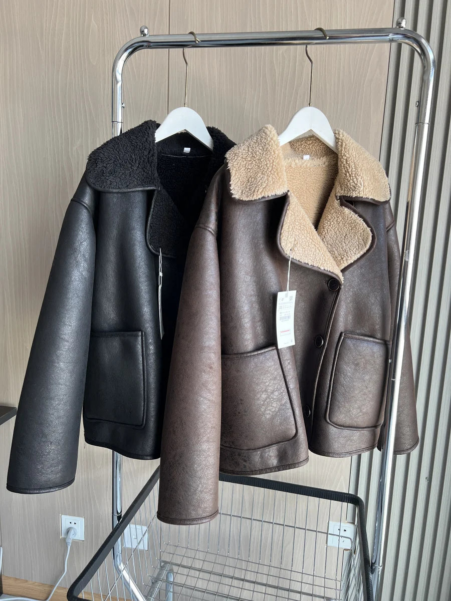 Damejakke med fåreskindslook | Dobbeltkrave | Oversized vinterjakke