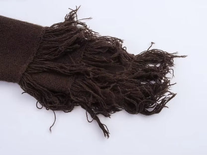 Dame striktrøje | Kaffe-brun farve | Elegant frynsekant & én knap