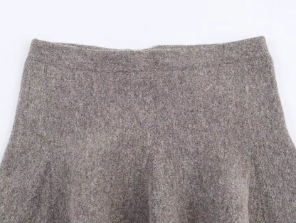 Strikket todelt sæt til kvinder | Kort jakke | Svajet nederdel i minimalistisk design