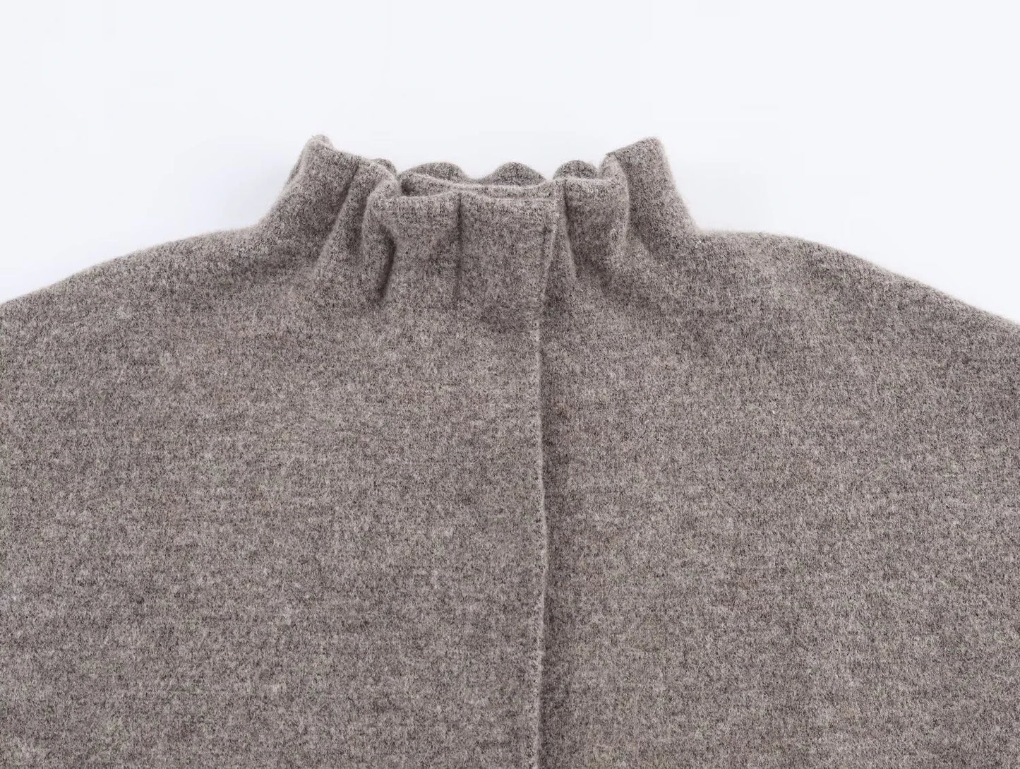 Strikket todelt sæt til kvinder | Kort jakke | Svajet nederdel i minimalistisk design