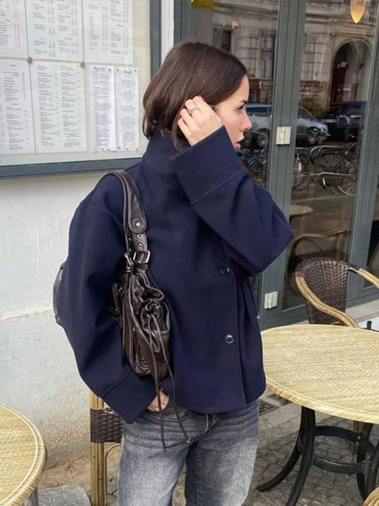 Kvinders kort uldjakke | Høj krave | Enkel knaplukning