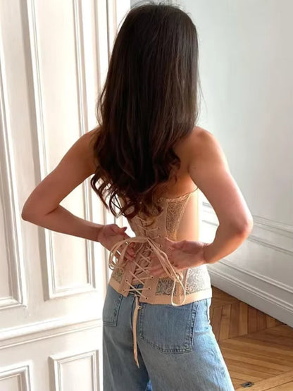Korset top til kvinder | Blonde detaljer | Stropløs og figursyet