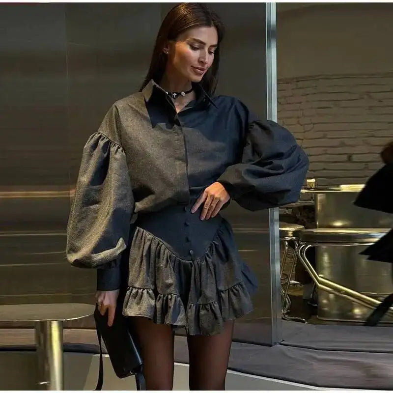 To-delt blusesæt til kvinder | Løstsiddende skjorte med pufærmer | Rynket mini-nederdel