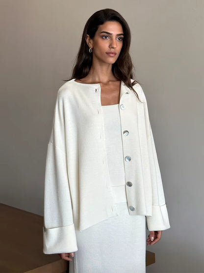 Elegant strikket sæt til kvinder med cardigan, top og nederdel