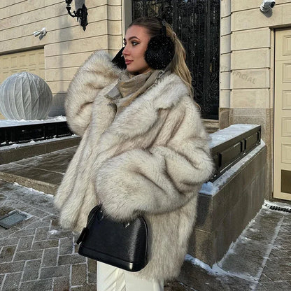 Kvinders Oversized Pelsjakke i Imitationspels | Tykt Design | Elegant og Varm til Vinter