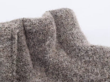 Strikket todelt sæt til kvinder | Kort jakke | Svajet nederdel i minimalistisk design