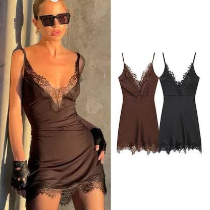 Slim Cami Kjole til Kvinder | V-hals Mini Kjole med Blondekant