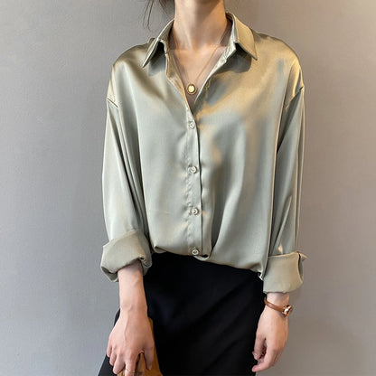 Kvinders Satin Skjorte med Knaplukning | Løs Pasform | Elegant Bluse til Forår og Efterår