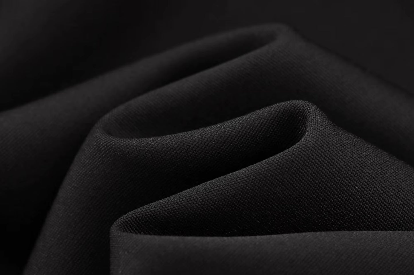 Elegant ærmeløs minikjole til kvinder med rynket kant og slank pasform