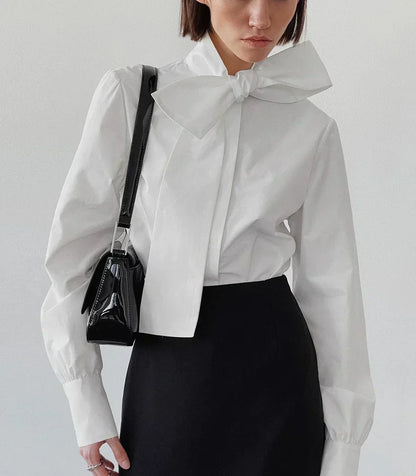 Dame Skjorte med Sløjfedetalje | Klassisk Hvid Bluse | Let & Elegant Pasform