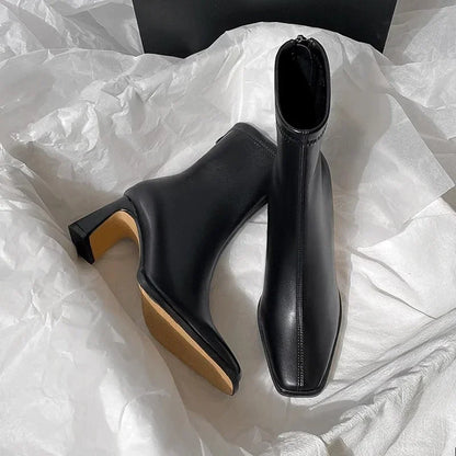 Elegant Ankelstøvle Med Firkantet Snude Og Stabil Hæl