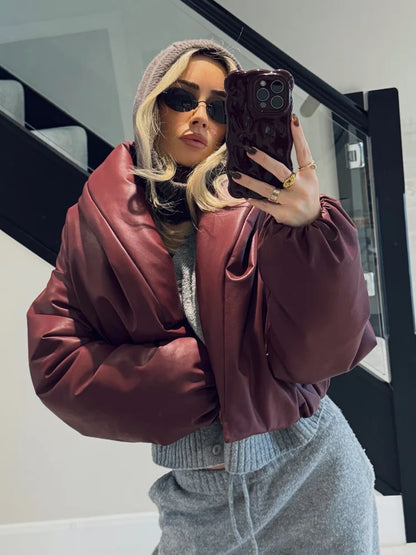 Elegant Kort Faux Leather Bomberjakke Med Voluminøs Krave