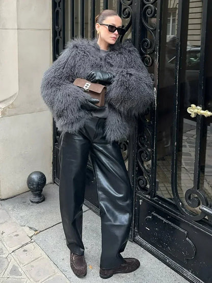 Kvinders kort faux fur jakke | Fluffy vinterfrakke | Løs pasform og luksuriøst look