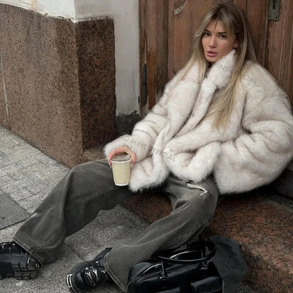 Kvinders Oversized Pelsjakke i Imitationspels | Tykt Design | Elegant og Varm til Vinter