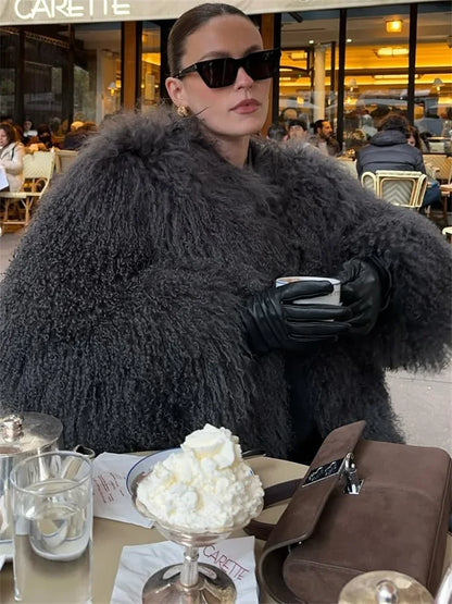 Kvinders kort faux fur jakke | Fluffy vinterfrakke | Løs pasform og luksuriøst look