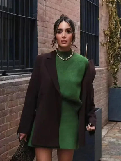 Dame sæt med sweater og nederdel | Blød finstrik | Elegant og tidløs stil