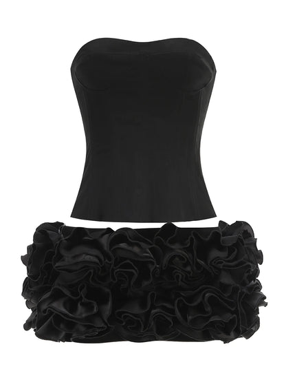 Stropløst to-delt fest­sæt | Skulpturel top | Blomsterfoldet mininederdel