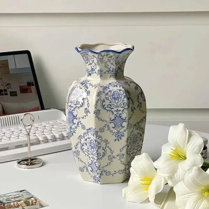 Håndmalet Porcelænsvase til Boligindretning | Elegant Dekorativ Form | Til Bord og Entré