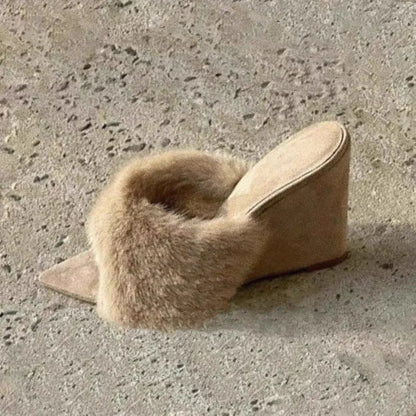 Kvinders kilesandaler med pelsdetalje | Spids tå | Luksuriøs komfort