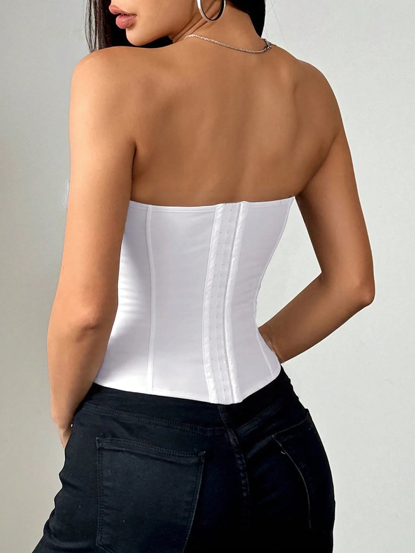 Stropløs korset top til kvinder | Skjorteinspireret design