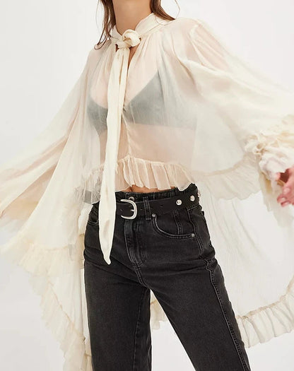 Elegant dameskjorte med flæsekant | Løs pasform | Sløjfedetalje og let transparent look