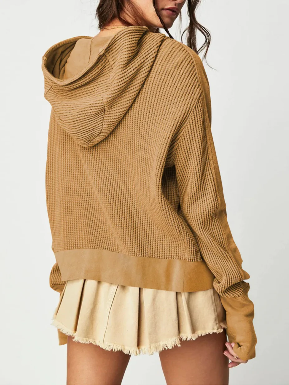 Dame hættetrøje i vaffelstrik | Kort pasform | Afslappet streetwear look