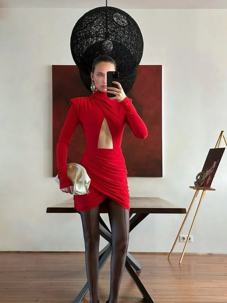 Elegant Sort Mini Kjole | Huldetalje & Rynket Design | Langærmet Party Kjole