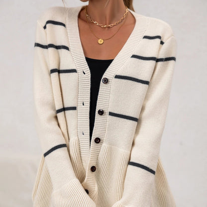Klassisk damecardigan i strik | V-udskæring | Stribet design med knapper