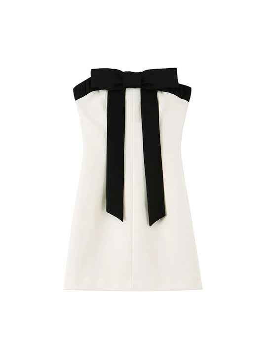 Elegant stropløs minikjole til kvinder med slank pasform og dekorativ sløjfe