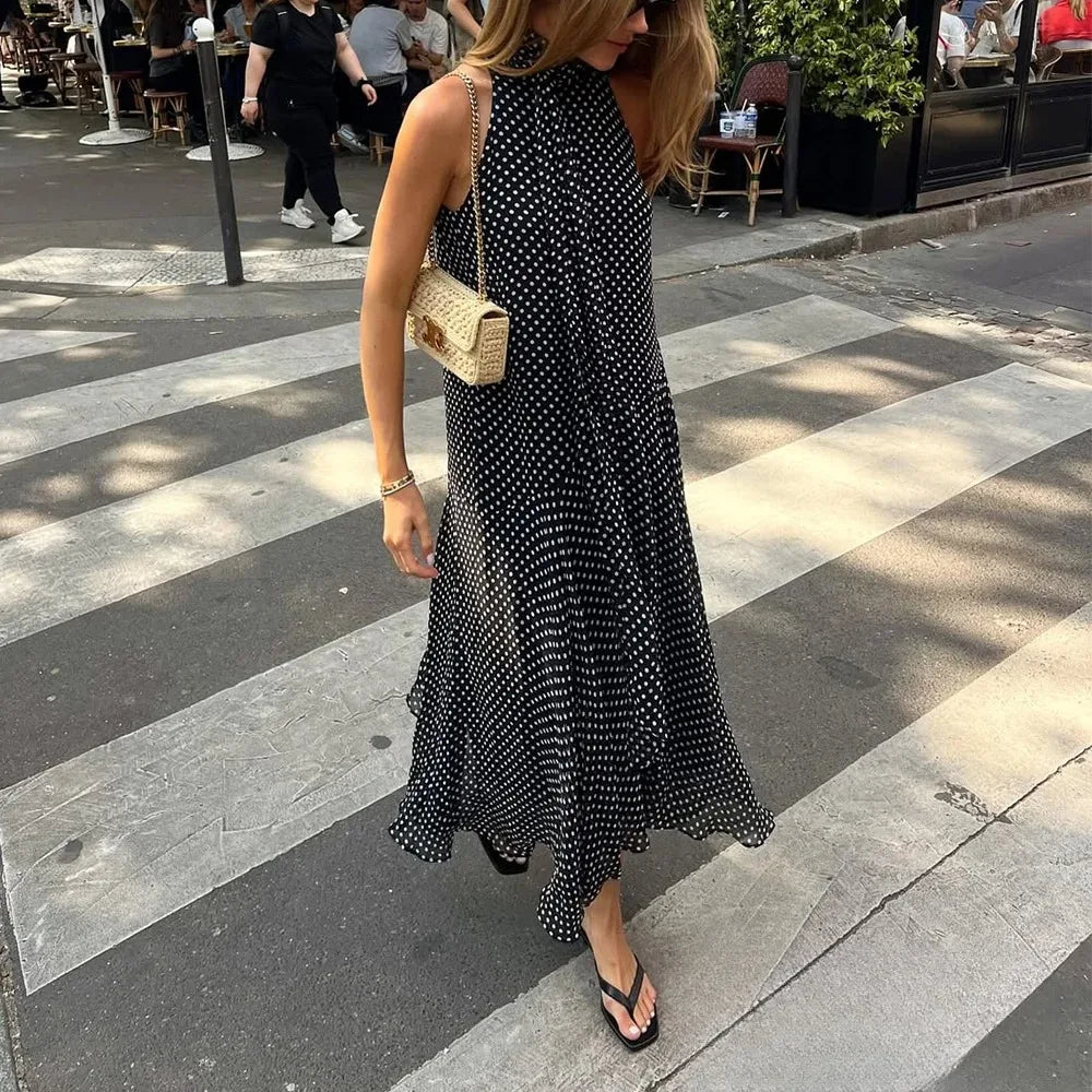 Elegant halterneck kjole i chiffon | Let og rygløst design