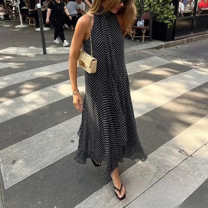 Elegant halterneck kjole i chiffon | Let og rygløst design