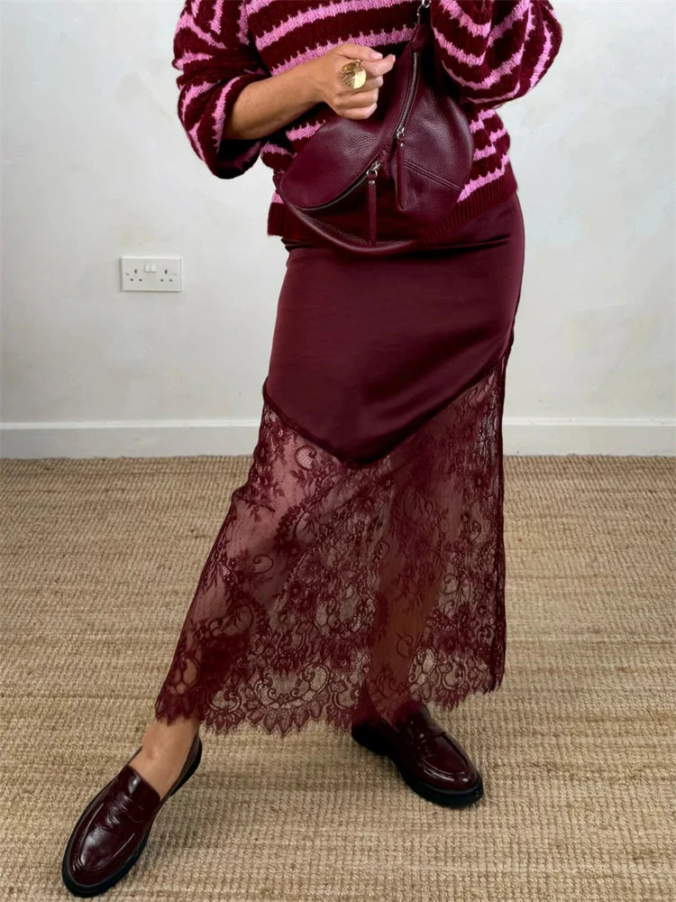 Elegant Patchwork Maxinederdel Med Blonder Og Høj Talje